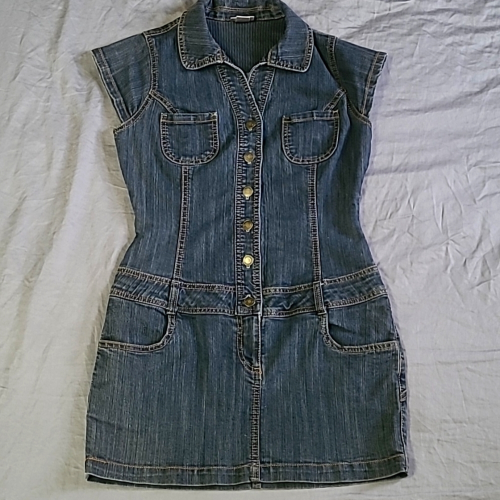 Dress with belt loops. This dress is  flattering, looks great dressed up or down